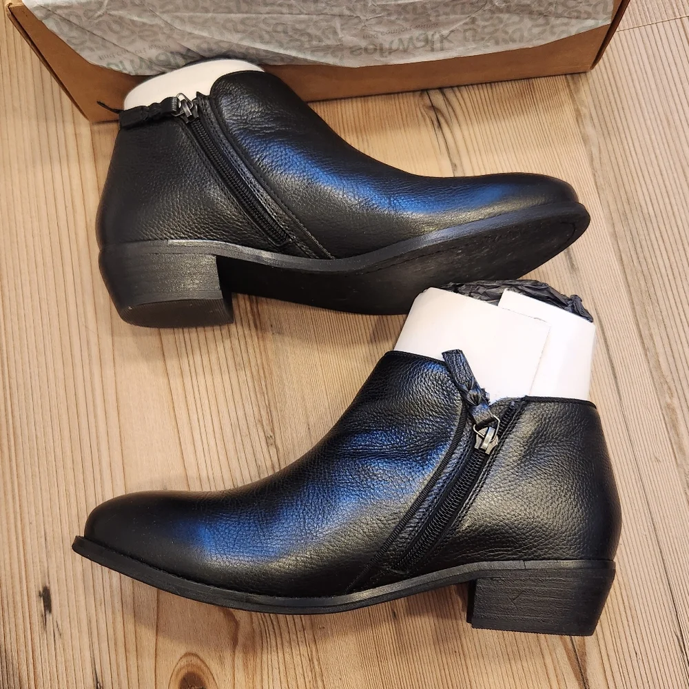 Softwalk NIB Rocklin Black Ankle Boot